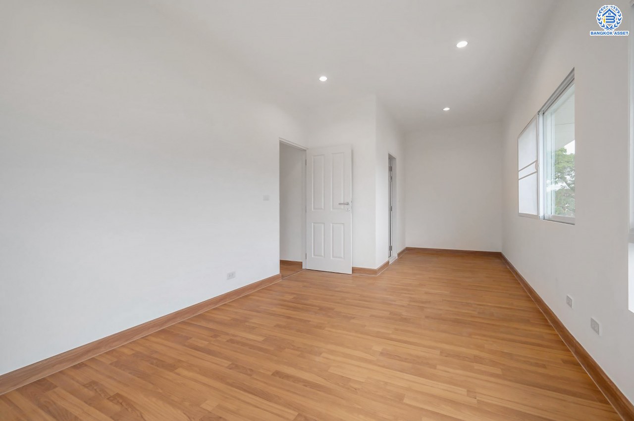 บ้านมือสองตกแต่งใหม่ โครงการ เพอร์เฟคพาร์ค วัดพระนอน จากแบรนด์ Property Perfect เนื้อที่ 56.3 ตร.ว. ฟังก์ชันจัดเต็ม 3 ห้องนอน 3 ห้องน้ำ 2 ที่จอดรถ พร้อม Facilities ครบครัน บนทำเลเชื่อมต่อถนนกาญจนาฯ ใกล้ทางด่วน ศรีรัช-วงแหวนฯ เซ็นทรัลเวสต์เกต และรถไฟฟ้าสายสีม่วง "สถานีตลาดบางใหญ่"